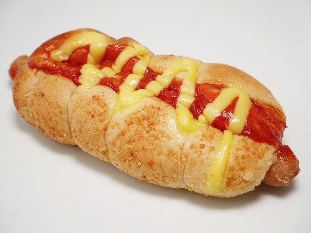 「ブランのチーズソーセージロール」ローソン