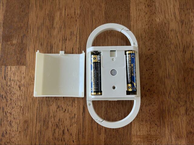 【KINCHO × braaa 蚊に効くカノクス】単4アルカリ乾電池2本（別売）で動作。使用時間の目安は1日8～12時間程度です