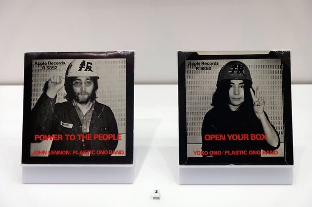 1971年に発売されたシングル「パワー・トゥ・ザ・ピープル」とB面の「オー プン・ユア・ボックス」