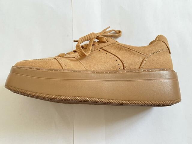 【GU ボリュームソールコートスニーカー】税込2,990円とお手頃価格