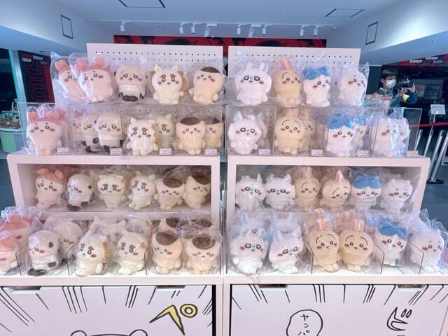 池袋パルコ店先行販売「ちょこっとポージングぬいぐるみ」各2,200円(税込)