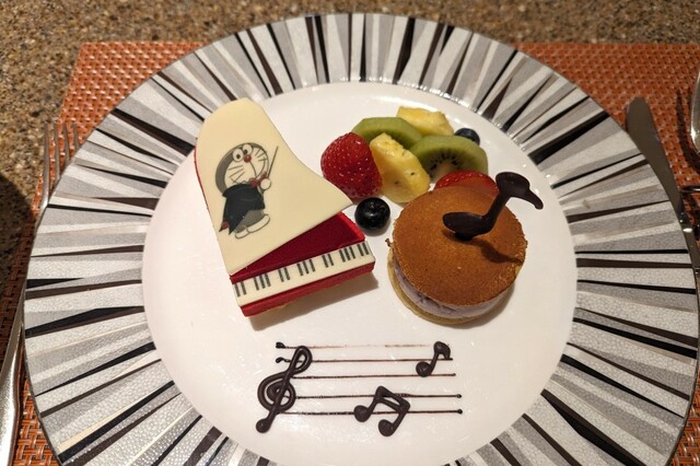 【ロイヤルパークホテル】「映画ドラえもんデザートプレート」2,277円