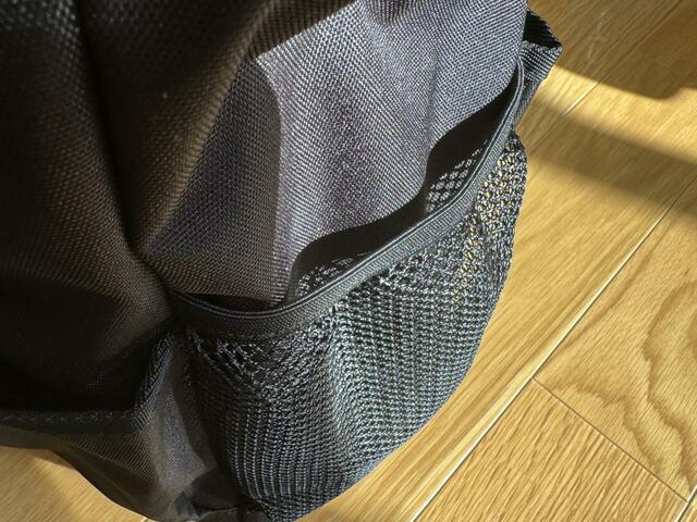 【ワークマン マルチポケット トートバッグ】両サイドのメッシュポケットはペットボトルなどを入れて