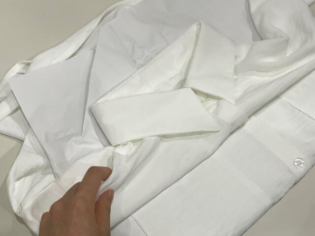 【ファッションセンターしまむら　レディースブラウス】薄葉紙が入って届く