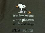 前面にスヌーピーとロゴのプリント入りデザイン！