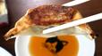 【餃子の王将  餃子】底にはしっかりした焦げがあり、噛んだ瞬間からパリパリ食感がすごい！