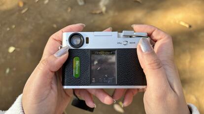 富士フイルム　デジカメ 富士フイルム、新型デジカメ「アルミ削り出し」で高級感 - 日本経済新聞