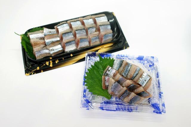 【角上魚類の刺身・寿司・惣菜ランキング 4位】「さんま刺身」1パック　（左）大 500円（税込）、（右）小 350円（税込）