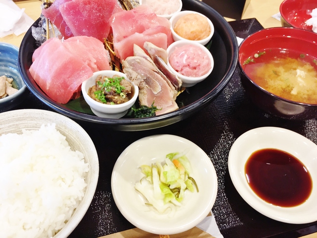 豪快八種盛り定食