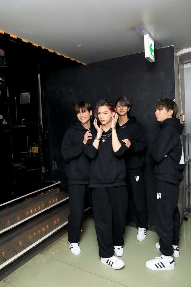 リラックスムード?(KAITO、IIZUKA SOUMA、REIA、REI)