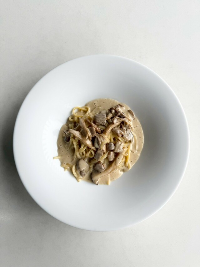 「きのことポルチーニのクリーム」＜期間：2025年11月4日〜＞【恵比寿発“EDW”の新業態！本格イタリアンの食べ放題ビュッフェ「Espresso D Works 岡崎店」が、三井アウトレットパーク岡崎に11月4日にオープン！】