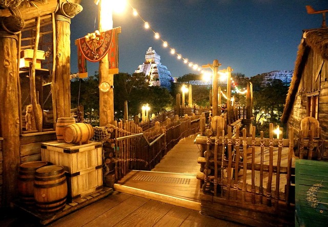 「神殿への橋」という意味の「プエンテ・アル・テンプロ」