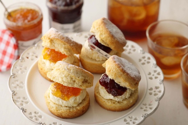 【東京ギフトパレット / BAKERS gonna BAKE】「ボンヌママンのスコーンサンド ビターオレンジマーマレードジャム＆ホイップバター」「ボンヌママンのスコーンサンド ストロベリージャム＆ホイップバター」各1個420円