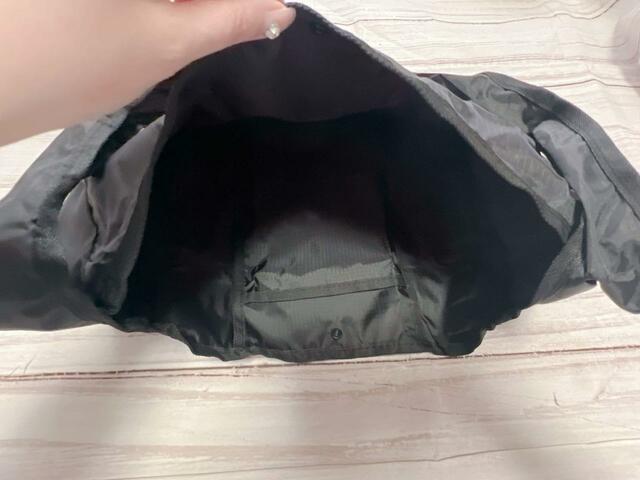 内側はポケットが1つ