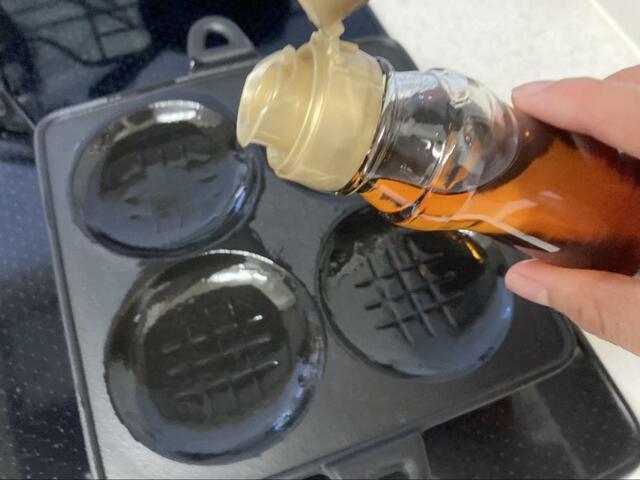 【小笠原陸兆　おにぎり焼き器】作る前のひと手間でくっつきにくくなります。