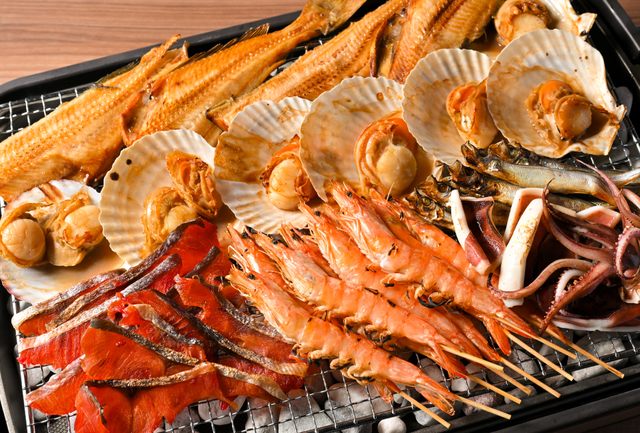 「海鮮浜焼き」＜期間：2025年9月1日〜30日＞【海の幸盛り放題の海鮮丼もジンギスカンもラクレットチーズも贅沢に食べ放題！神戸ポートタワーホテルで「北海道大収穫祭」スタート！】