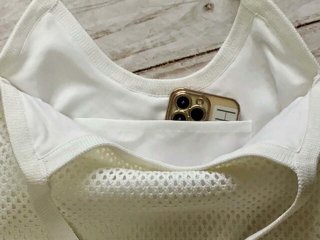 ポケットはスマホが入るサイズ感