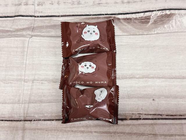 3種類のパッケージ。徐々に沼に沈んでいくちいかわの様子が楽しめます…