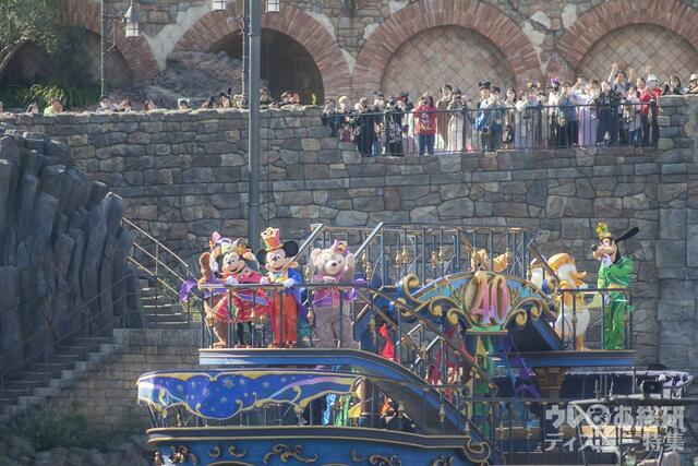 レッツ・セレブレイト・ウィズ・カラー