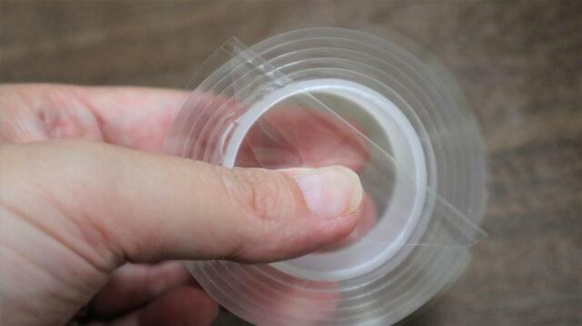 【キャン★ドゥ クロコダイルグリップ 】両側面が丸いフィルムで保護されています