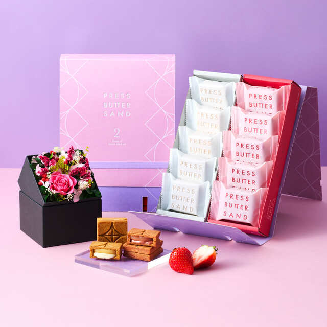 【母の日スイーツ2025／BAKE】「バターサンド2種セット贈り物〈贅沢いちご〉10個入＆フラワーボックス」￥6,495