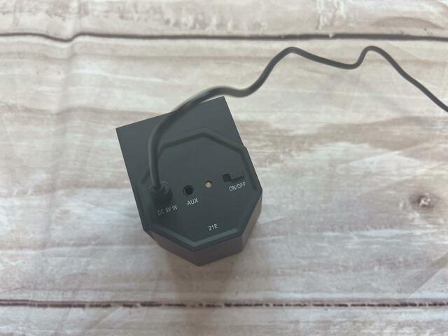 【3COINS 置くだけスピーカー】充電完了したらLEDランプは消灯します