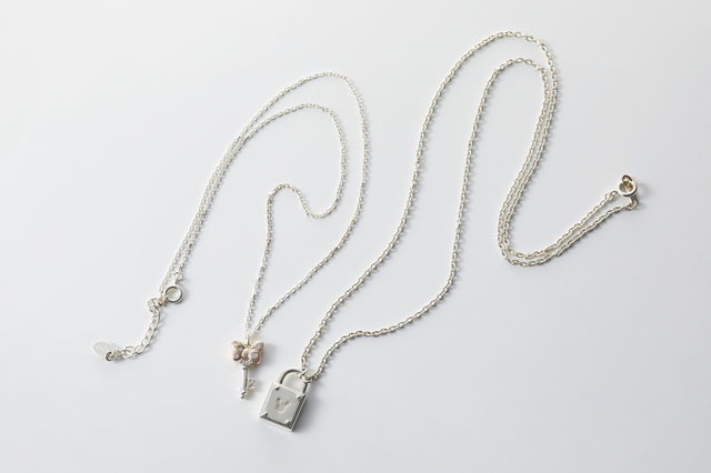 【4℃】ペアネックレス／ミッキーマウス＆ミニーマウス