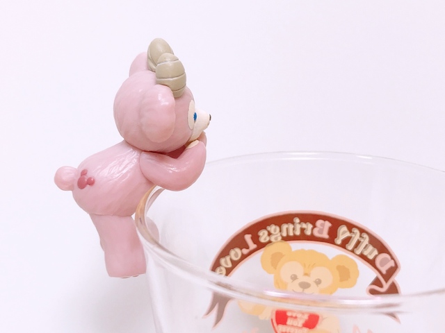 ツンとつきでたオシリ