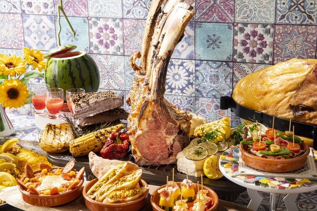 ガリシア風骨付きローストビーフ ロメスコソース