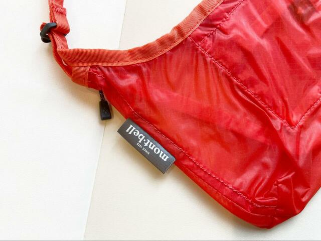 【mont-bell U.L.MONO ポーチ S】ちょこんとあしらわれたロゴがキュート♪