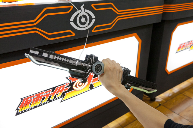 二刀流モード。【男の子向け玩具】部門7位 4モード変形 DXガンガンセイバー／バンダイ