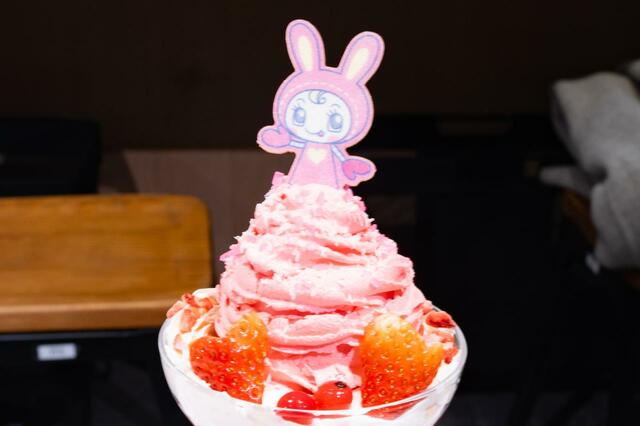 べリエちゃん♡いちごパフェ 1,590円｜mezzo piano 35th Anniversary Cafe