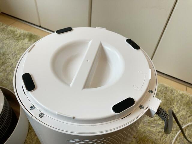 【アイリスオーヤマ 加湿空気清浄機】底には滑り止め付き