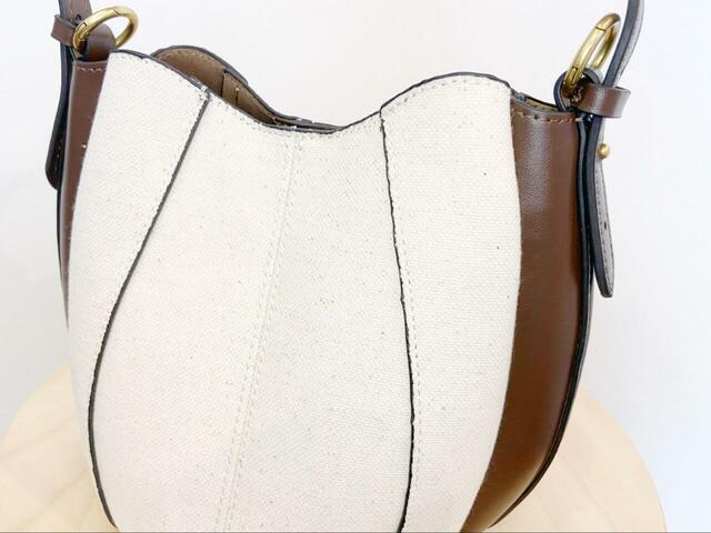 【ZARA ステッチ入りバケットバッグ】主要生地はコットン100%。細かなステッチがたくさん施されています