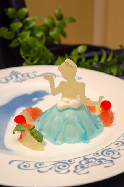 東京ディズニーランドホテル宴会場「シンデレラドリーム」でのウェディングプログラム「ディズニー・ロイヤルドリーム・ウェディング」©Disney