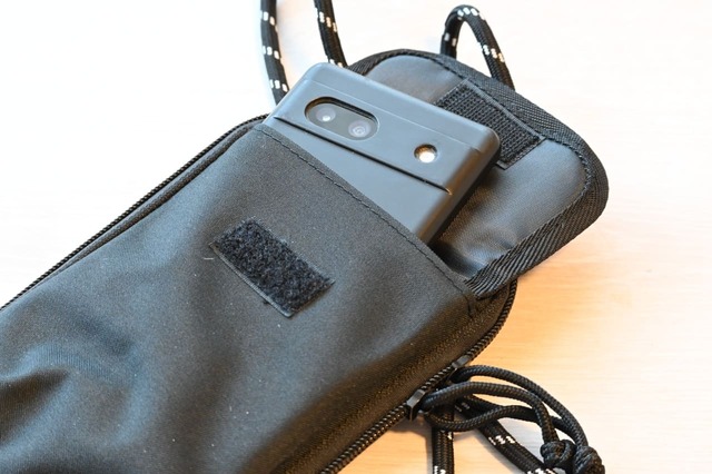 【「MonoMax 2026年5月号増刊」（宝島社）】前ポケットにはスマホが収納できます