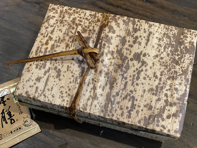 ハレの日食堂　上海鮮丼　　お弁当箱がおしゃれ