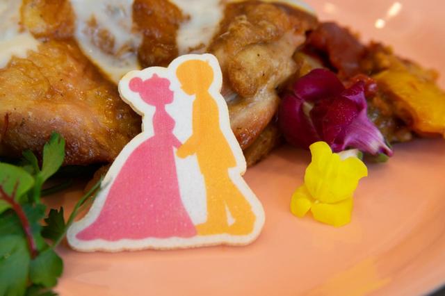 ドラえもんプレートセット〜のび太としずかちゃんのウェディング〜 2,100円