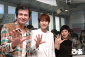 左からジョージ・ウィリアムズ、SUPER JUNIOR-KYUHYUN、ホラン千秋@TOKYO FM『JA 全農 COUNTDOWN JAPAN』