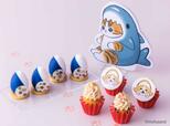 「(左)サメにゃんのおすわりケーキ(右)サメにゃんのさつまいもカップケーキ」<期間:2026年9月3日~12月27日>【「mofusand」初のコラボスイーツビュッフェ開催!愛くるしい”にゃんこ“と甘いスイーツをヒルトン大阪で堪能♪】
