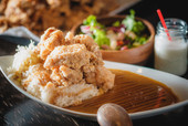 人気のメニュー「からあげカレー」