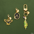 キーリング ¥6,050、ファスナーチャーム ¥4,400|マレフィセント|サマンサタバサプチチョイス「ディズニーヴィランズ」コレクション