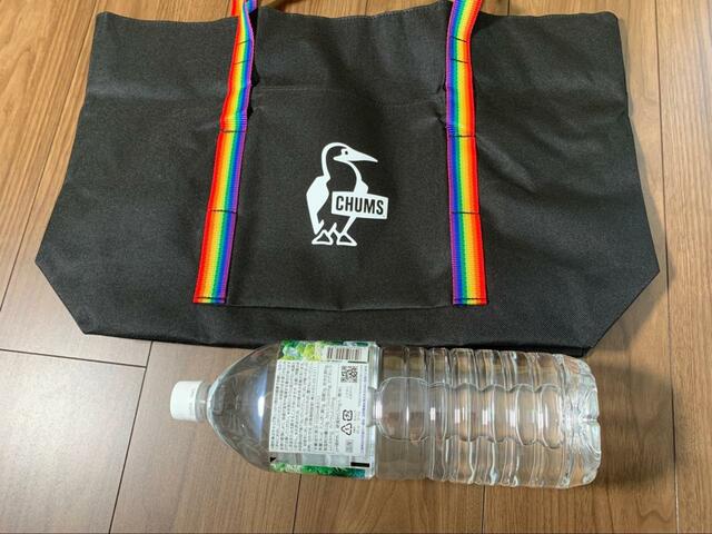 【CHUMS 大容量BIGトートバッグ】ペットボトルは横にも収納可能