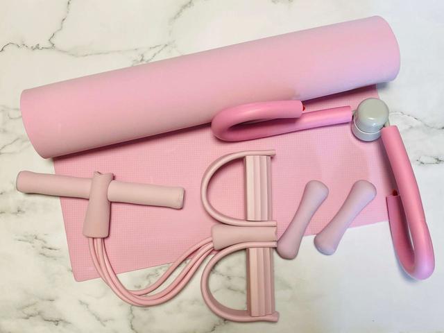 『THREEPPY（スリーピー）』ピンクがかわいい宅トレグッズ！