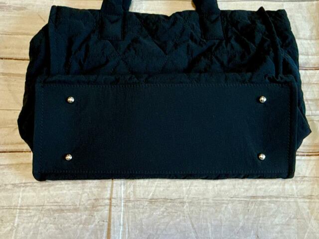 底部には底鋲付きで細部まで機能性抜群！