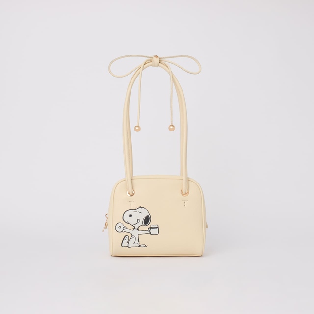 【PEANUTS×FURLA】「フルラ ポピー S ドーム」¥59,400(税込み)、W20 x H15.5 x D8cm(全3色)