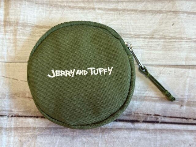 背面には「JERRY AND TUFFY」の刺繍ロゴ入り!