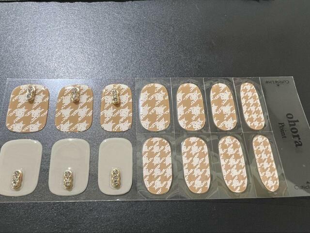 【ohora N Attitude】細かいデザインのストーンがしっかりついています