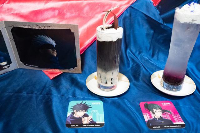 白黒カフェオレ｜ユニバーサル・スタジオ・ジャパン「呪術廻戦」スペシャルメニュー