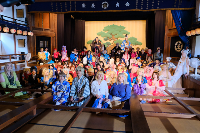 呉服座（重要文化財）での集合撮影